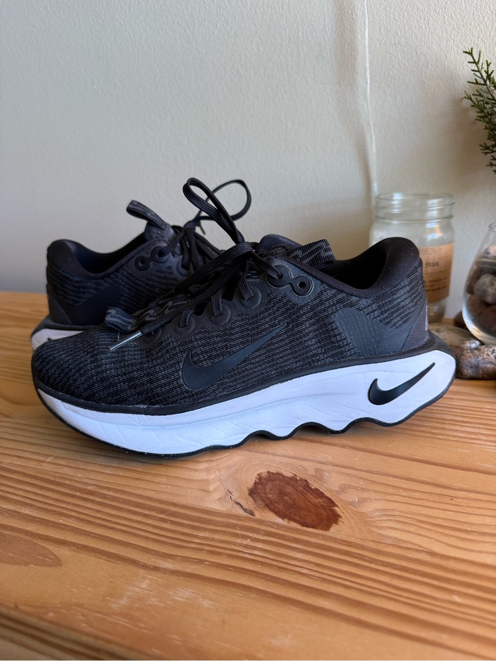 Nike - Picture 2 of 6